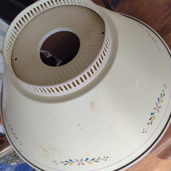 Vintage Beige Table Lamps with Floral Design - Picture 4 of 4